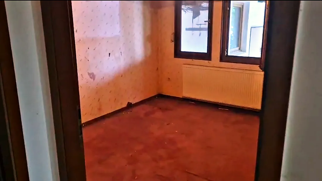 Leeres Zimmer nach der Entrümpelung