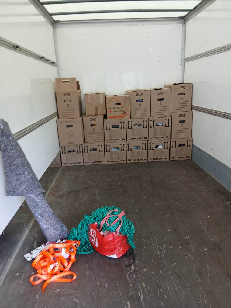 IKEA-Umzugskartons ordentlich verladen